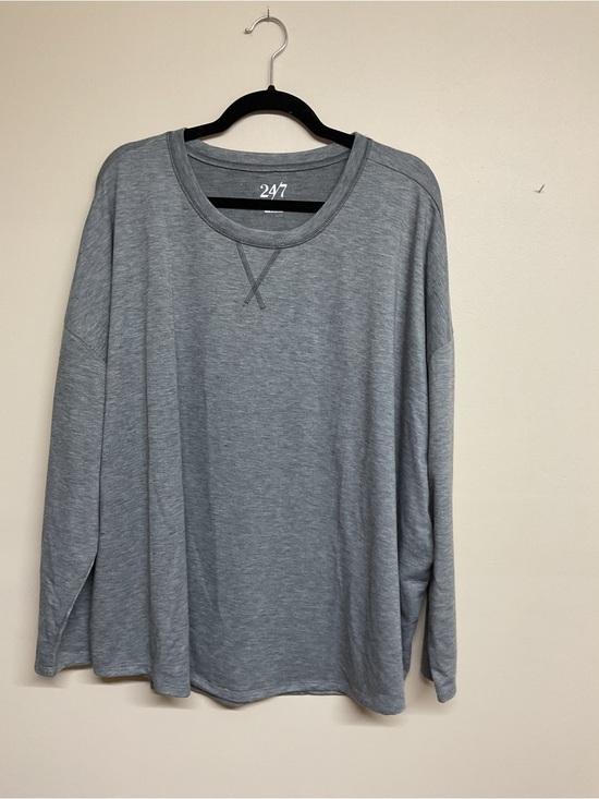 24/7 Maurices Tops - 24/7 Women's Long Sleeve Crewneck Tee in Heather Gray